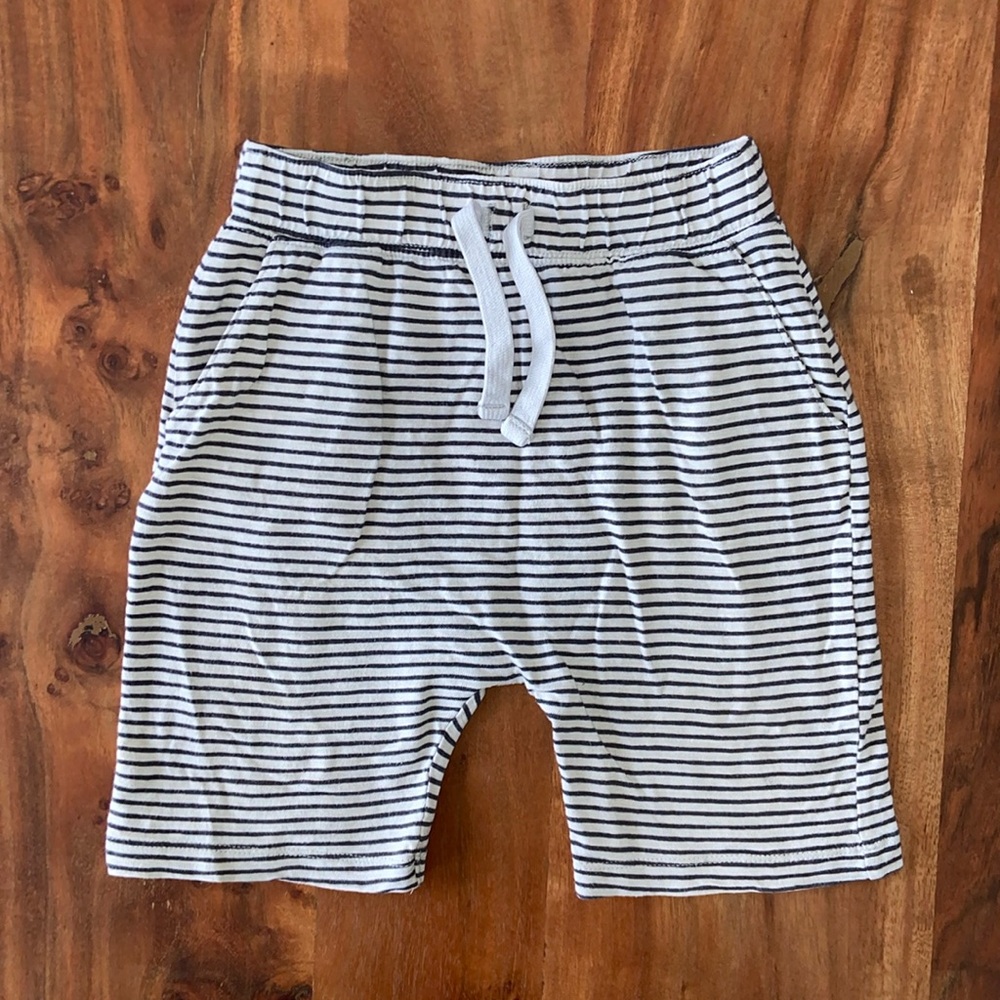 Old Navy boys grey u shaped shorts casual striped short spring summer kids 5T